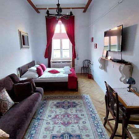 Classical Budapest Apartment In The Old Pest 外观 照片