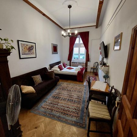 Classical Budapest Apartment In The Old Pest 外观 照片