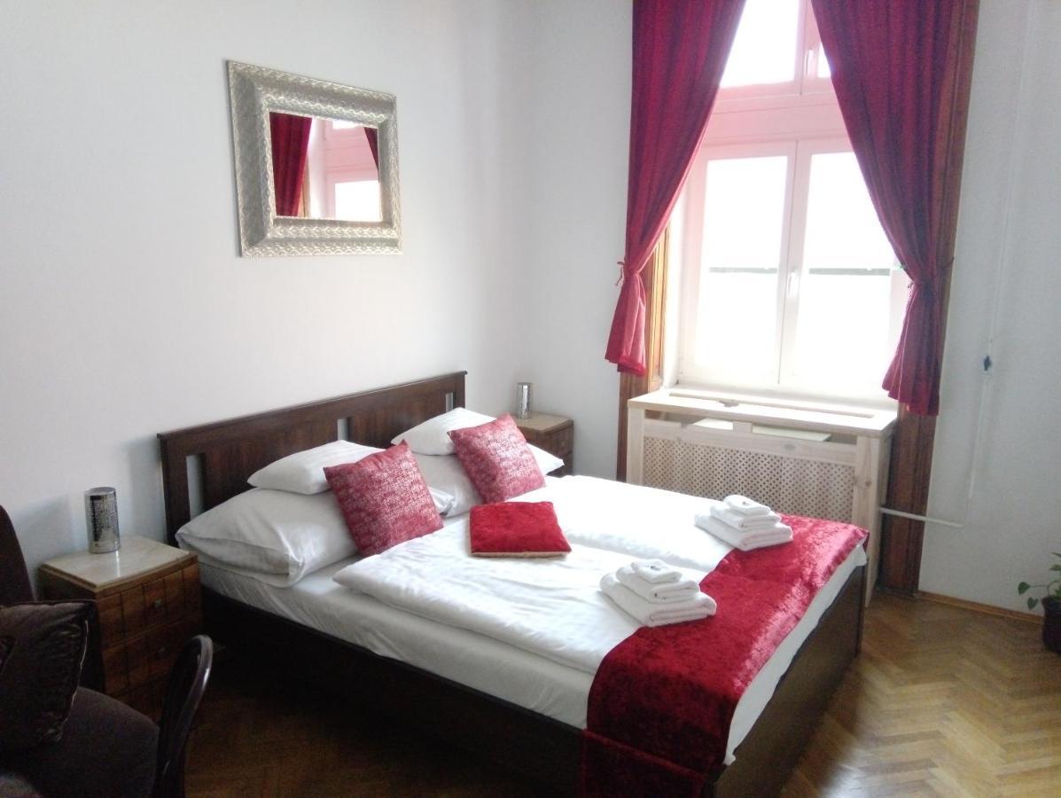Classical Budapest Apartment In The Old Pest 外观 照片