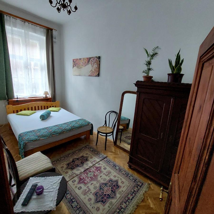 Classical Budapest Apartment In The Old Pest 外观 照片