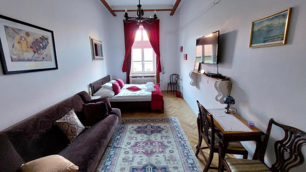 Classical Budapest Apartment In The Old Pest 外观 照片