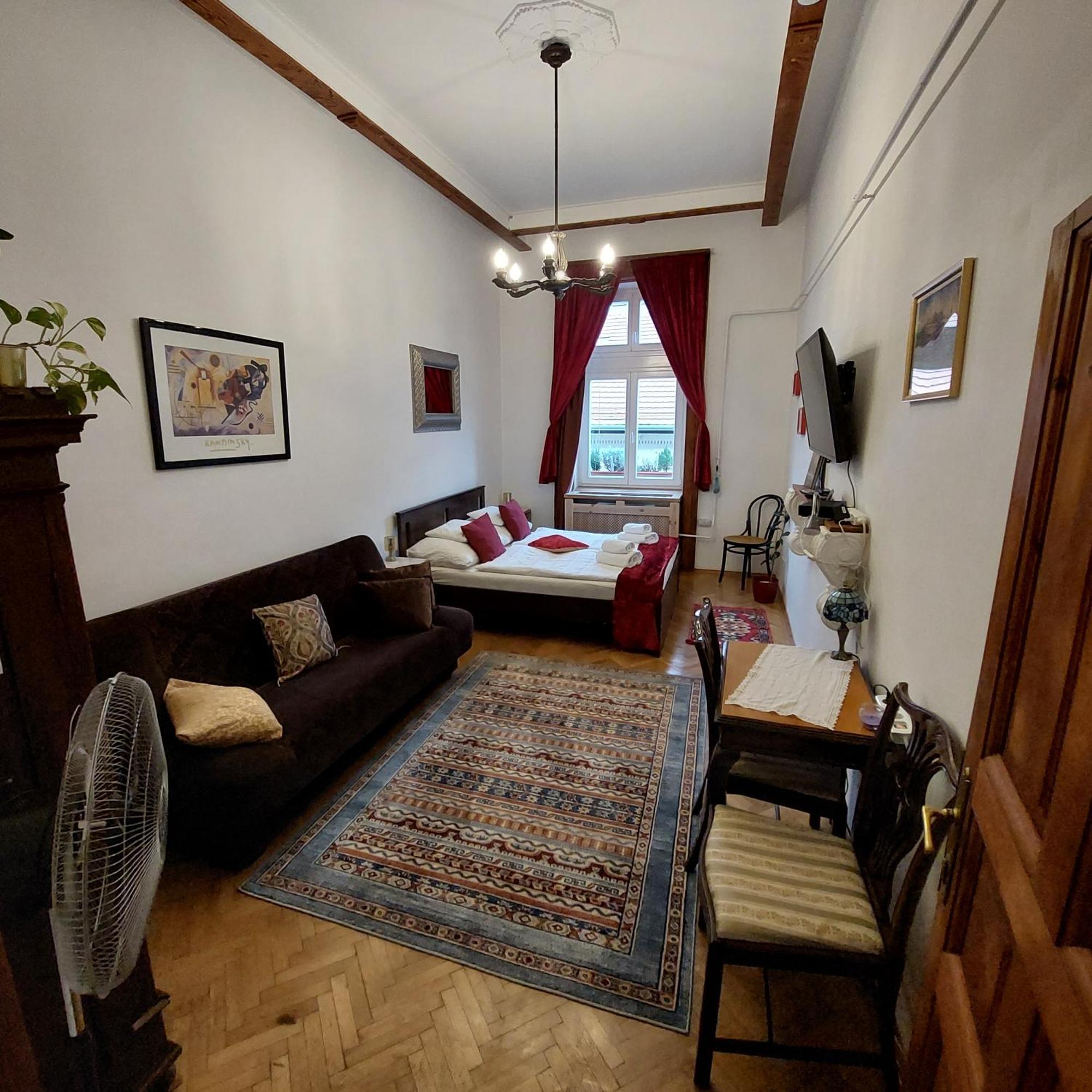 Classical Budapest Apartment In The Old Pest 外观 照片
